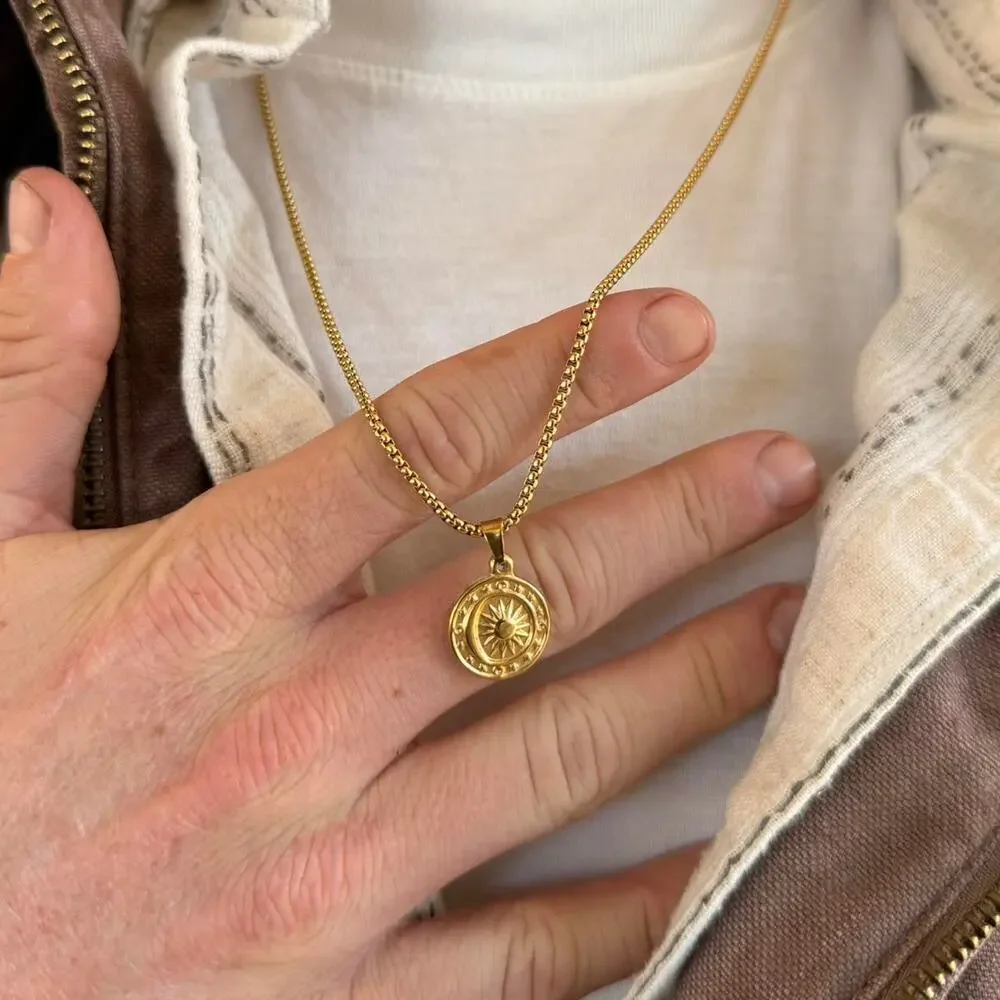 Y2k 2000s circular gold sun